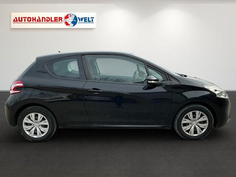 Gebraucht Peugeot 208 Active 82 PS (60 kW) 2015 Schwarz Kleinwagen