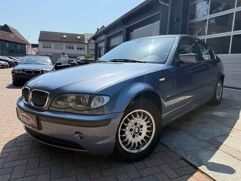 Blau Gebraucht 2004 BMW 318 Lifestyle Limousine | 2.590 € (Fairer Preis) - Bild 1/4
