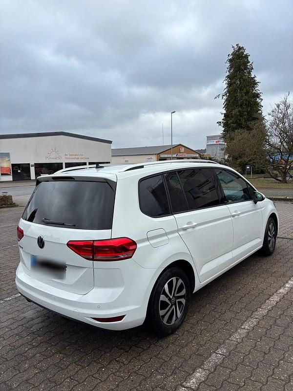 Gebraucht VW Touran Active 150 PS (110 kW) 2021 Weiß Van / Kleinbus