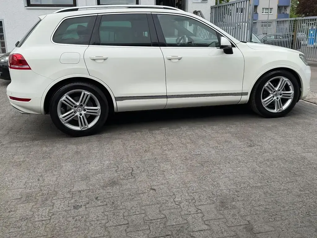 Gebraucht VW Touareg 239 PS (175 kW) 2011 Weiß SUV