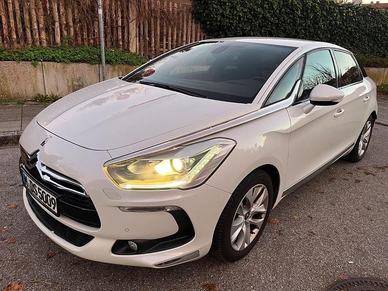 Weiß Gebraucht 2013 Citroën DS5 Kleinwagen | 9.999 € (Fairer Preis) - Bild 1/4