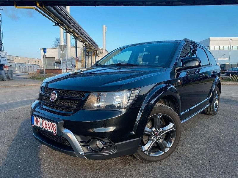 Schwarz Gebraucht 2015 Fiat Freemont Cross SUV | 10.999 € (Fairer Preis) - Bild 1/4