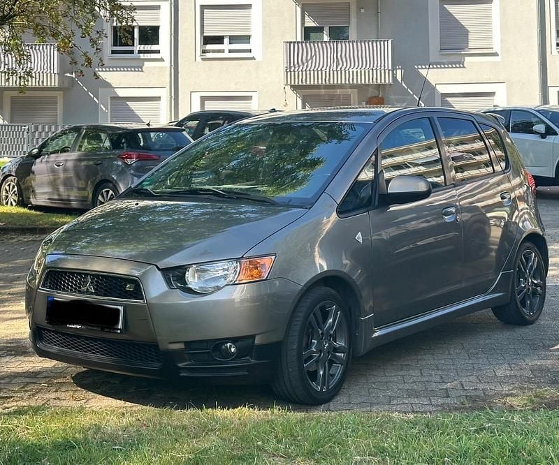 Andere farben Gebraucht 2012 Mitsubishi Colt Limousine | 4.200 € (Fairer Preis) - Bild 1/4