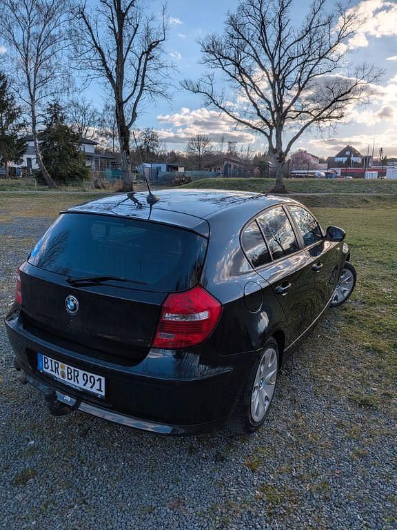 Gebraucht BMW 118 143 PS (105 kW) 2011 Schwarz Kleinwagen