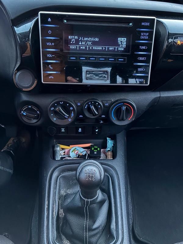 Gebraucht Toyota HiLux 150 PS (110 kW) 2017 Grau Pickup