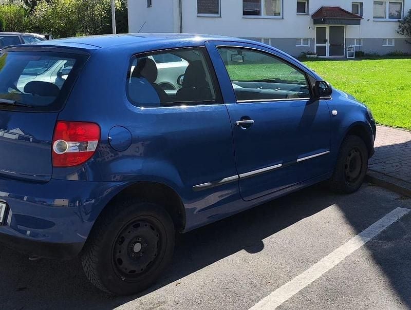 Second-hand VW Fox 55 CP (40 kW) 2006 Albastru Hatchback