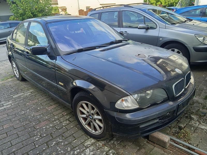 Blau Gebraucht 2001 BMW 320 Limousine | 1.100 € (Superpreis) - Bild 1/4