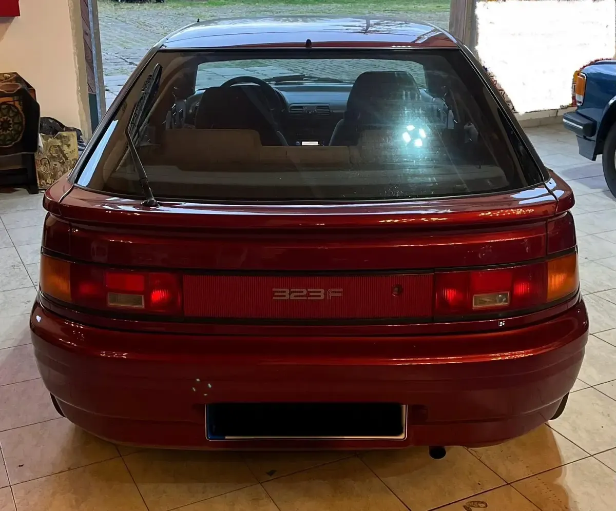 Gebraucht Mazda 323F 88 PS (64 kW) 1994 Rot Kleinwagen
