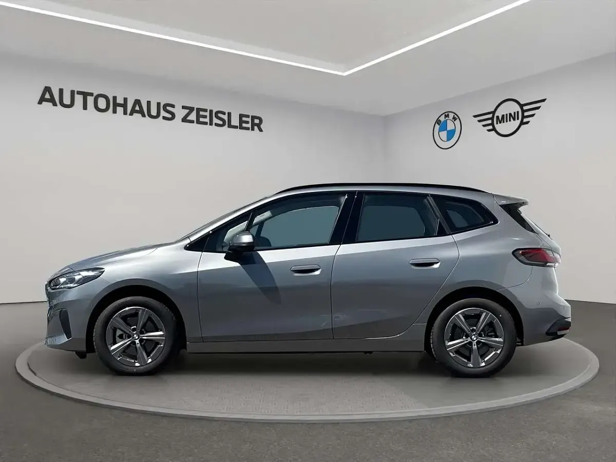 Gebraucht BMW 220 Active Tourer Luxury Line 156 PS (114 kW) 2025 Skyscraper grau Van / Kleinbus