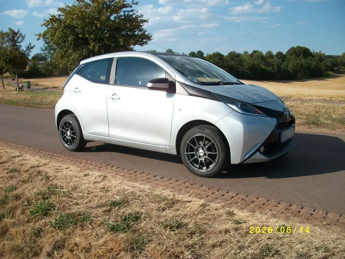 Gebraucht Toyota Aygo Edition-S 69 PS (50 kW) 2017 Silber Kleinwagen