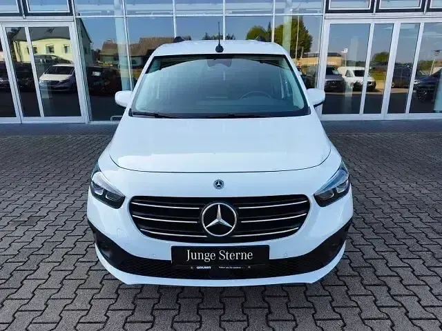 Gebraucht Mercedes T180 Progressive 131 PS (96 kW) 2023 Weiß Van / Kleinbus
