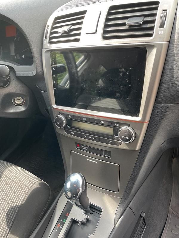 Grau Gebraucht 2011 Toyota Avensis T2 Kombi | 5.800 € (Fairer Preis) - Bild 1/4