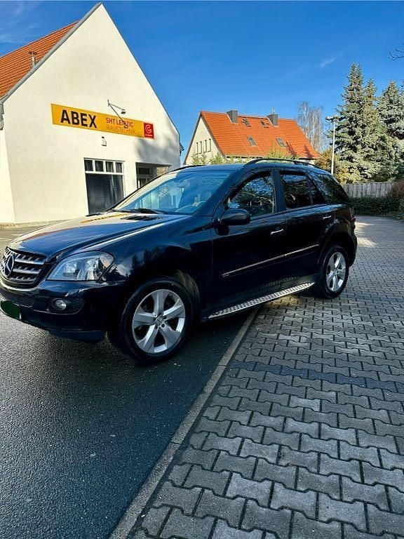 Schwarz Gebraucht 2007 Mercedes ML320 SUV | 4.200 € (Guter Preis) - Bild 1/4