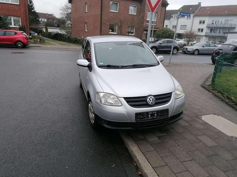 Grau Gebraucht 2006 VW Fox Basis Kleinwagen | 500 € (Superpreis) - Bild 1/4