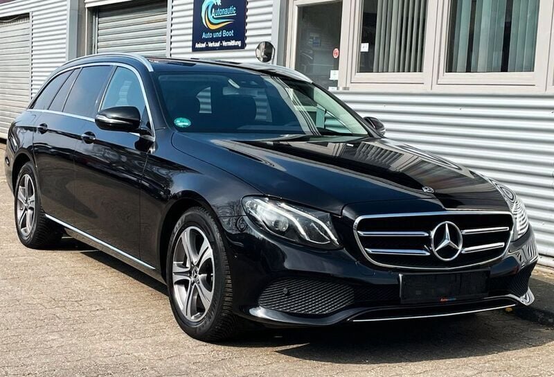 Obsidianschwarz metalliclack (metallic) Gebraucht 2019 Mercedes E220 Kombi | 17.900 € (Superpreis) - Bild 1/4
