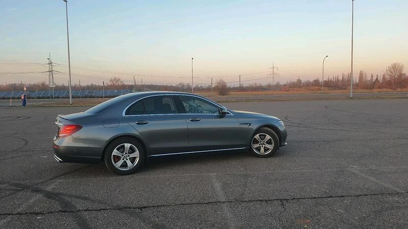 Gebraucht Mercedes E200 150 PS (110 kW) 2017 Grau Limousine