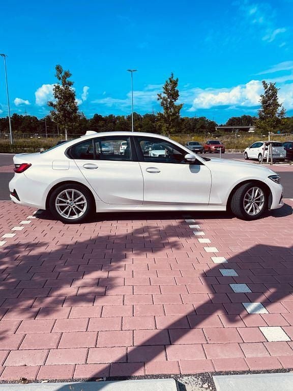 Gebraucht BMW 320 190 PS (139 kW) 2019 Weiß Limousine