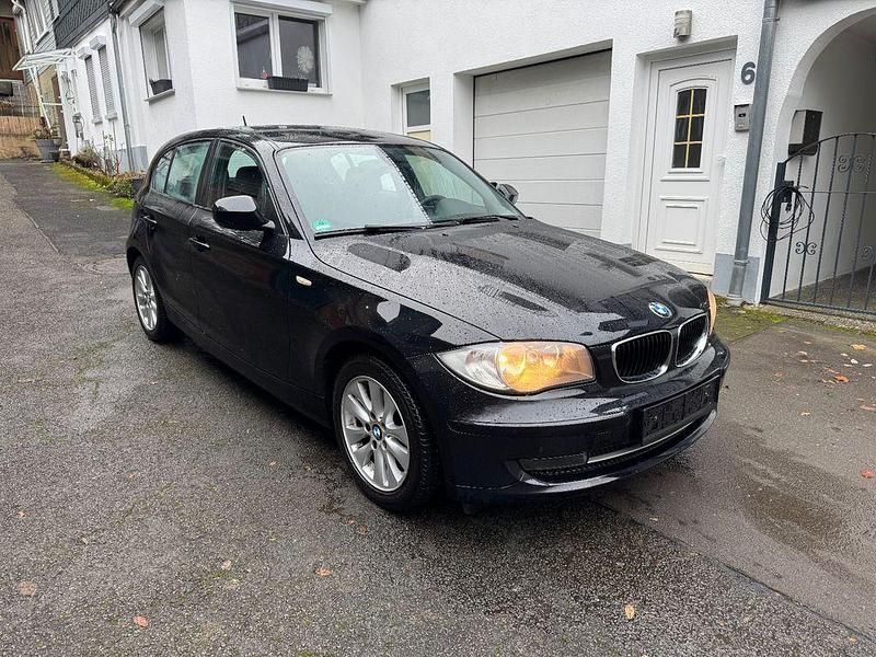 Gebraucht BMW 116 122 PS (89 kW) 2010 Schwarz Kleinwagen