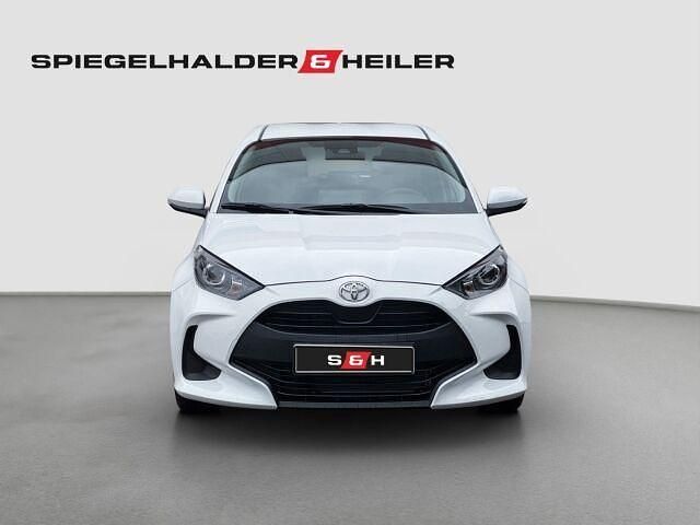 Gebraucht Toyota Yaris Comfort 72 PS (52 kW) 2023 Weiß Limousine
