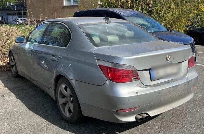 Grau Gebraucht 2005 BMW 525 Limousine | 2.850 € (Guter Preis) - Bild 1/4