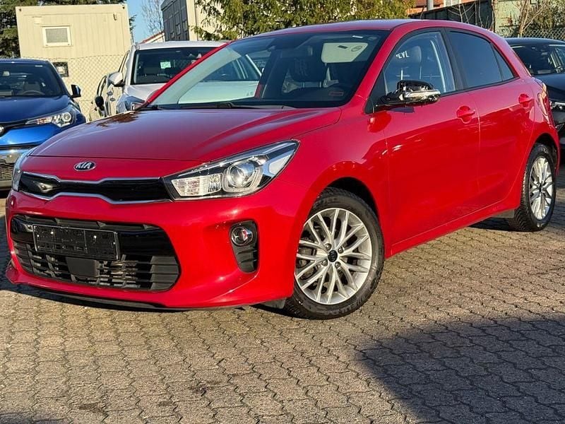 Gebraucht Kia Rio DREAM-TEAM Edition 84 PS (61 kW) 2017 Rot Limousine
