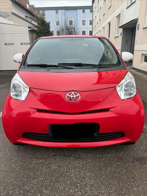 Gebraucht Toyota iQ 68 PS (50 kW) 2014 Rot Kleinwagen