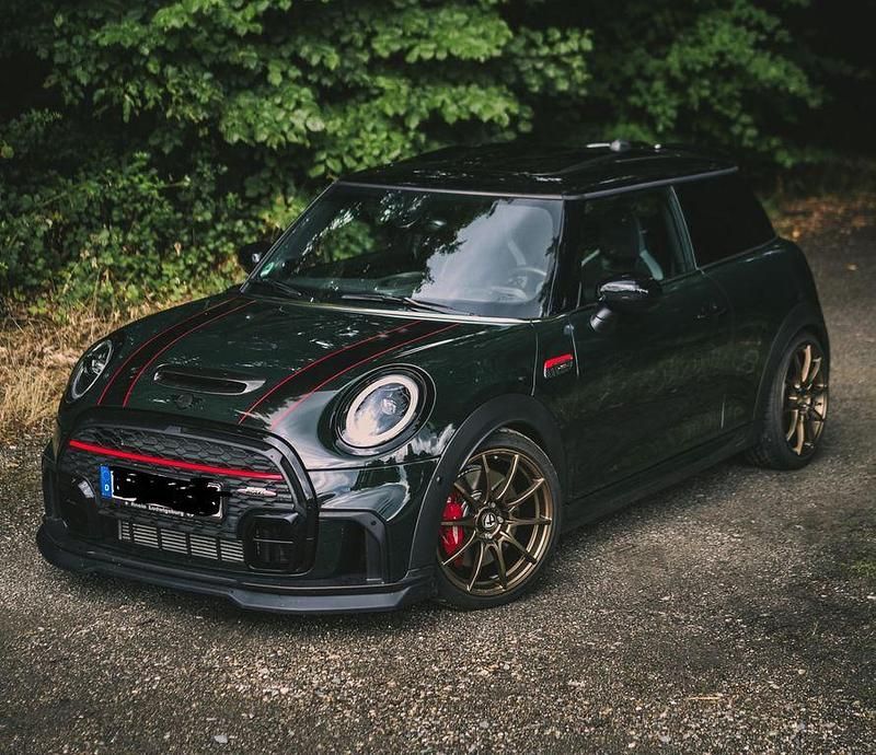 Grün Gebraucht 2024 Mini John Cooper Works Kleinwagen | 34.000 € (Fairer Preis) - Bild 1/4