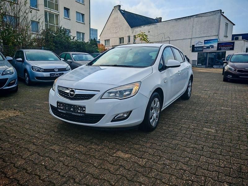 Gebraucht Opel Astra Selection 87 PS (63 kW) 2010 Weiß Limousine