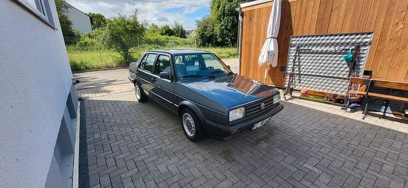 Grau Gebraucht 1988 VW Jetta Limousine | 4.800 € - Bild 1/4