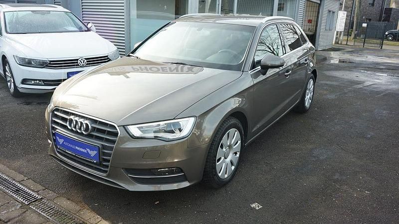 Gebraucht Audi A3 Ambiente 122 PS (89 kW) 2014 Grau Limousine