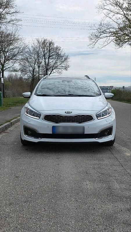Gebraucht Kia Ceed 136 PS (100 kW) 2018 Weiß Kleinwagen