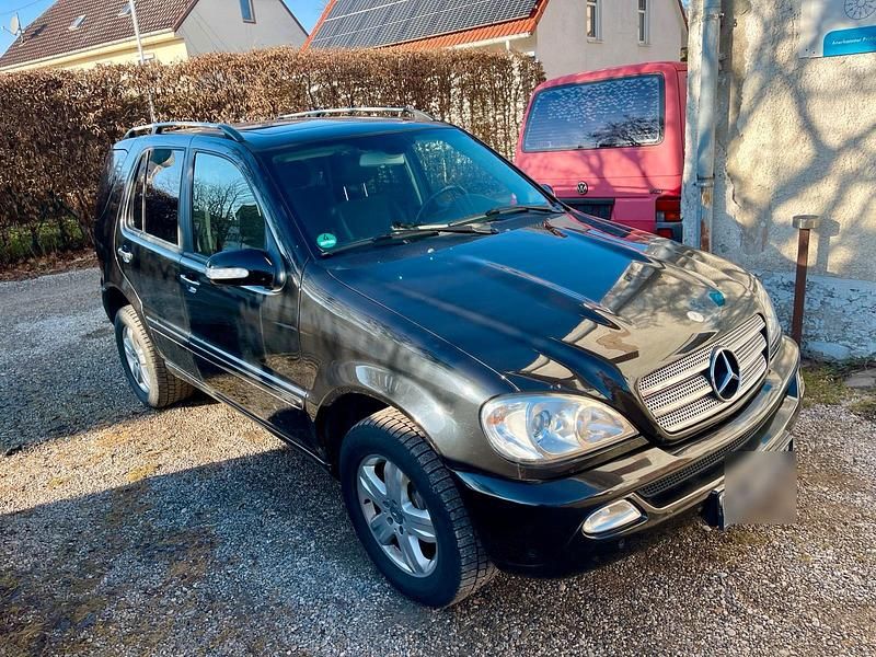Schwarz Gebraucht 2005 Mercedes ML270 Edition SUV | 4.499 € (Fairer Preis) - Bild 1/4