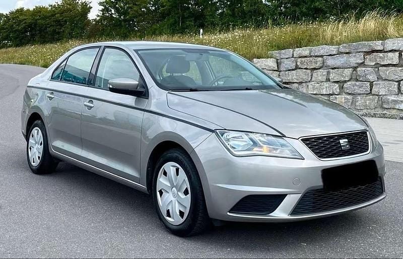 Silber Gebraucht 2016 Seat Toledo Reference Limousine | 3.900 € (Guter Preis) - Bild 1/4