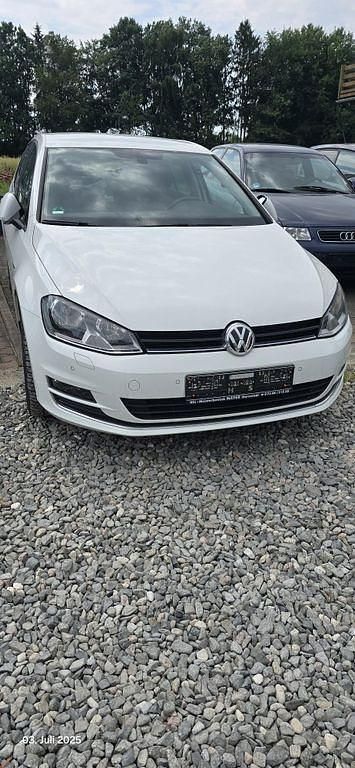 Weiß Gebraucht 2016 VW Golf VII CLUB Limousine | 11.499 € (Etwas zu teuer) - Bild 1/4