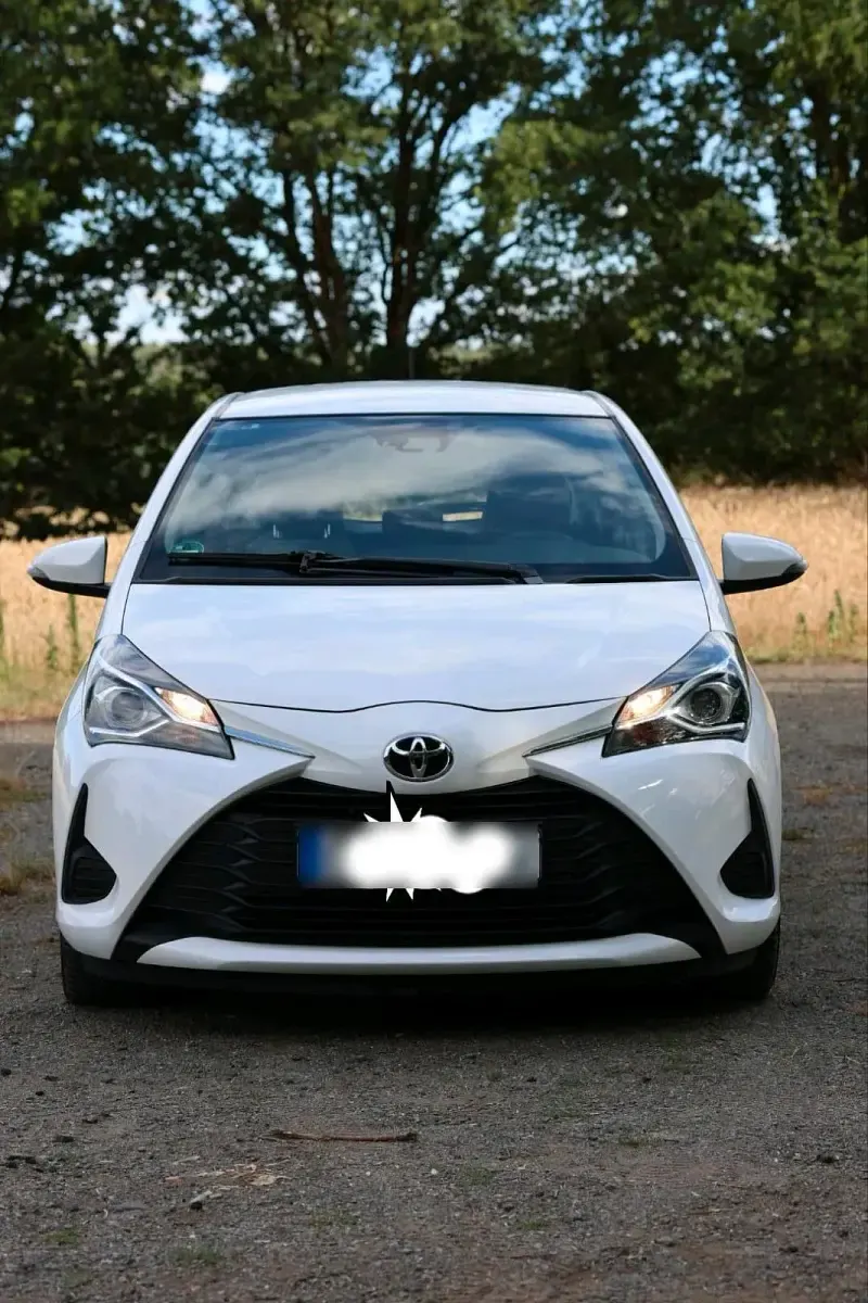 Gebraucht Toyota Yaris 77 PS (56 kW) 2017 Weiß Kleinwagen