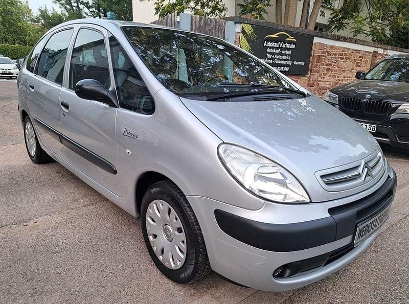 Grau Gebraucht 2008 Citroën Xsara Picasso Style Van / Kleinbus | 1.499 € (Fairer Preis) - Bild 1/4