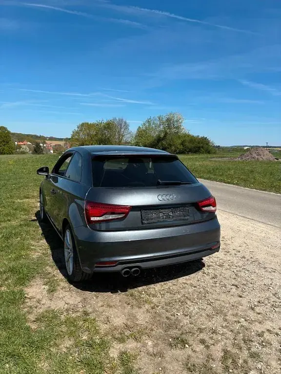 Gebraucht Audi A1 S-Line 125 PS (91 kW) 2015 Grau Kleinwagen