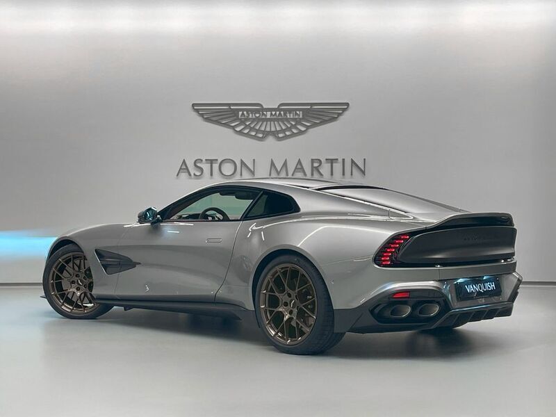 Neu Aston Martin Vanquish 835 PS (614 kW) 2025 Silber