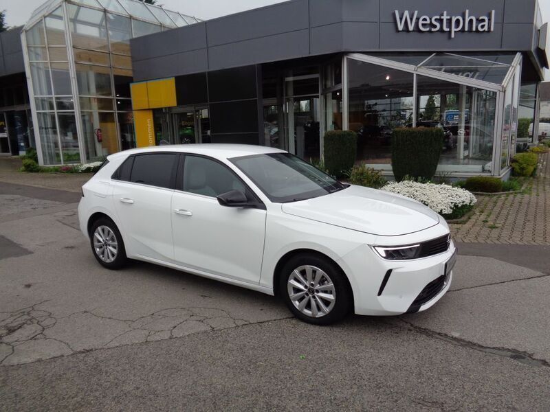 Weiß Gebraucht 2023 Opel Astra Elegance Limousine | 22.970 € (Fairer Preis) - Bild 1/4