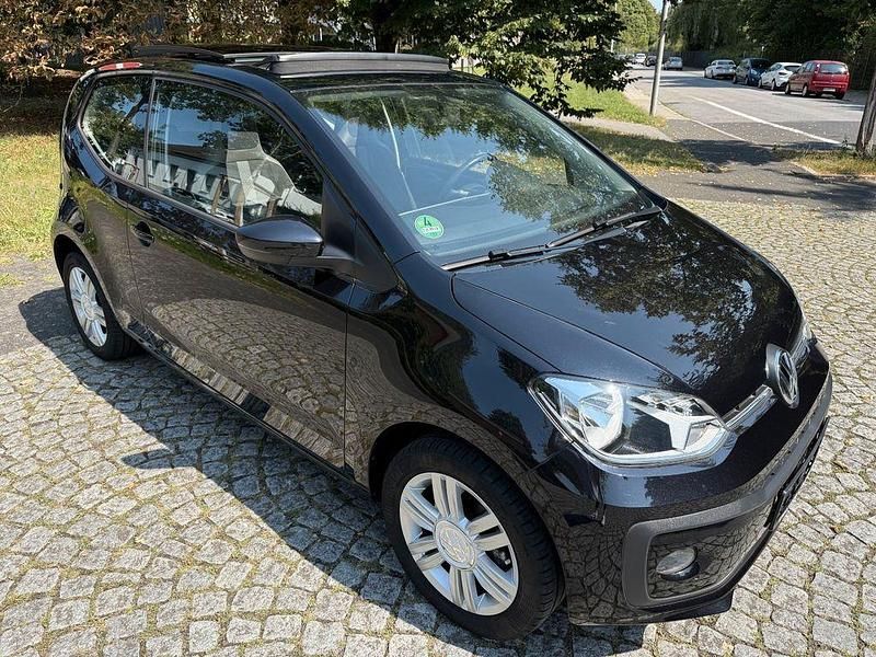 Schwarz Gebraucht 2017 VW up! high up! Kleinwagen | 7.950 € (Guter Preis) - Bild 1/4