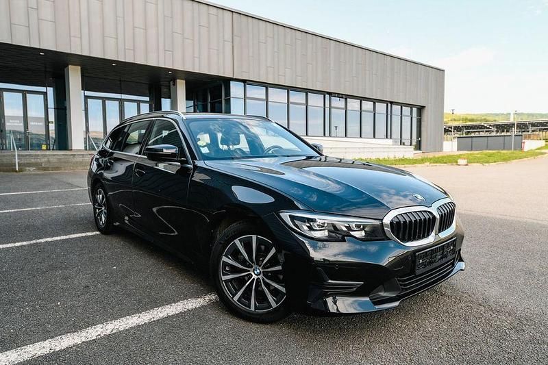 Schwarz Gebraucht 2022 BMW 318 Kombi | 21.299 € (Fairer Preis) - Bild 1/4