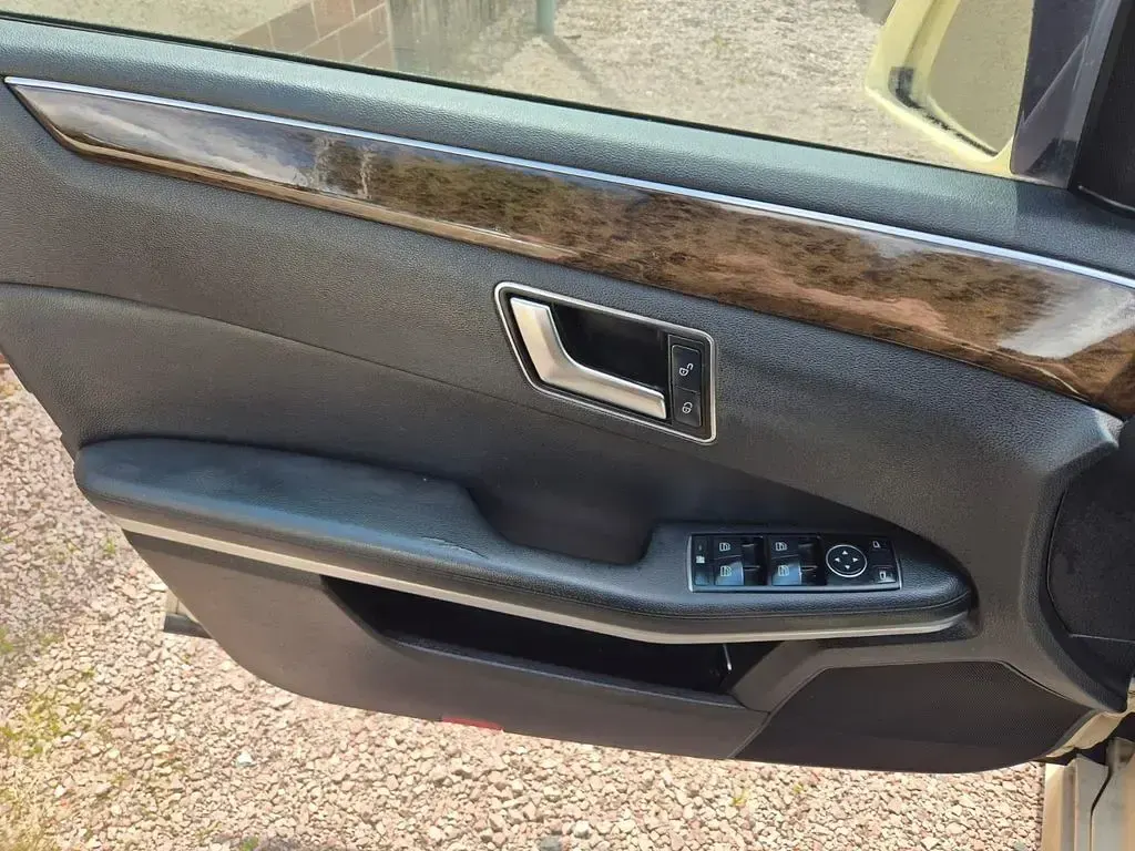 Gebraucht Mercedes E200 136 PS (100 kW) 2011 Beige Limousine