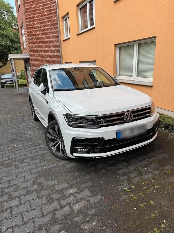 Weiß Gebraucht 2020 VW Tiguan Allspace R-line SUV | 30.000 € (Fairer Preis) - Bild 1/4