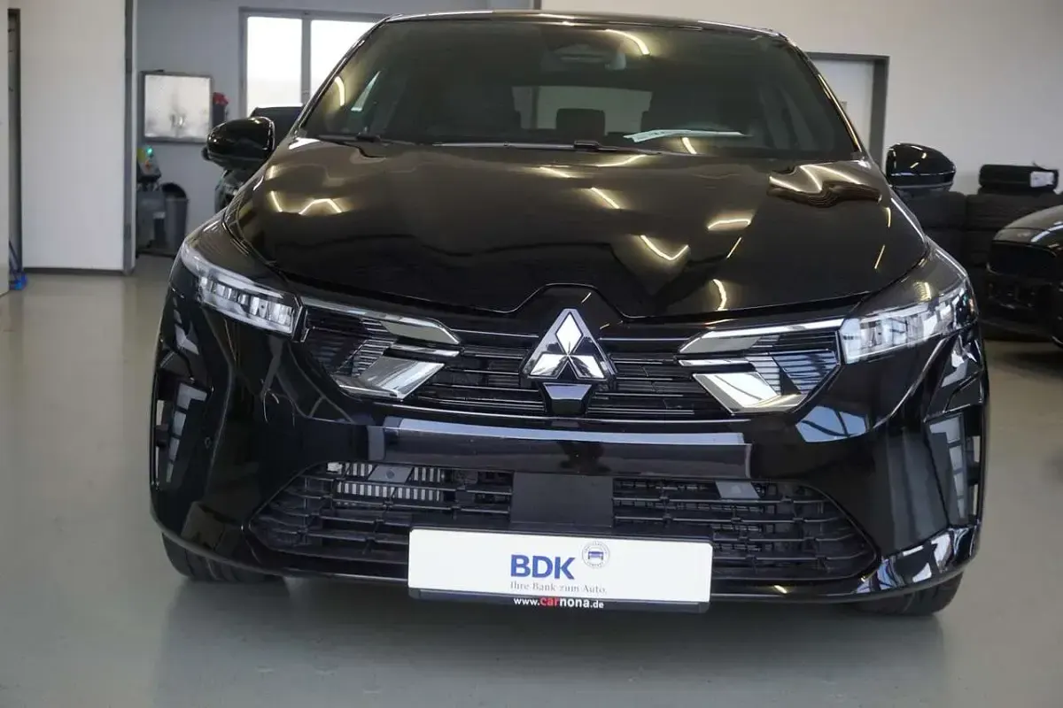 Neu Mitsubishi Colt Intense 91 PS (66 kW) 2025 Schwarz Kleinwagen