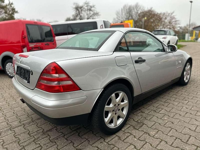 Gebraucht Mercedes SLK230 193 PS (141 kW) 1999 Silber Cabrio