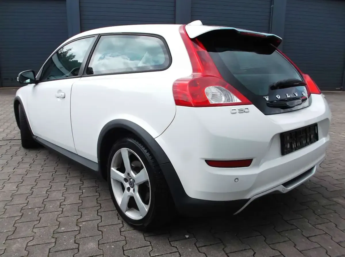 Używany Volvo C30 R-Design 114 KM (83 kW) 2012 Biały Hatchback