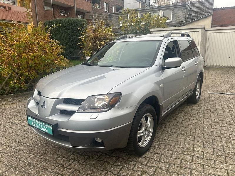 Silber Gebraucht 2004 Mitsubishi Outlander Intense SUV | 5.950 € (Etwas zu teuer) - Bild 1/4