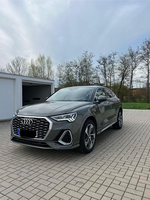 Grau Gebraucht 2023 Audi Q3 Sportback S-Line SUV | 38.900 € (Fairer Preis) - Bild 1/4