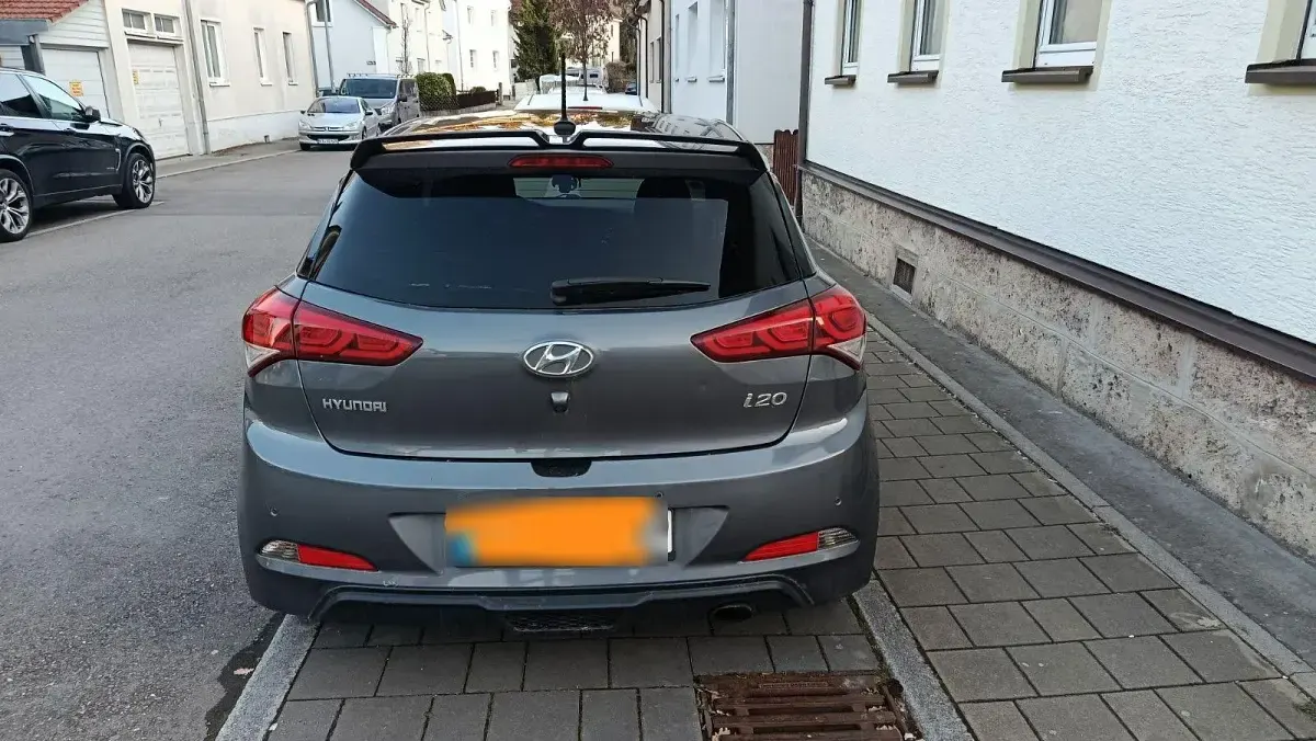 Second-hand Hyundai i20 Active 120 CP (88 kW) 2017 Albastru Hatchback
