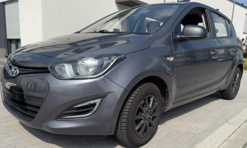 Grau Gebraucht 2014 Hyundai i20 Edition Kleinwagen | 3.699 € (Superpreis) - Bild 1/4